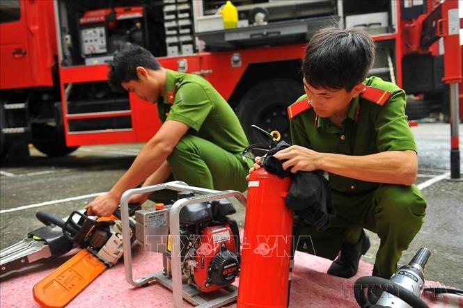 Phòng cảnh sát PCCC và CNCH (Công an tỉnh Ninh Bình) chủ động phòng ngừa, xung kích trong cứu nạn chữa cháy. Ảnh: Minh Đức - TTXVN
