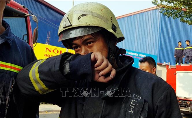 Trung sĩ Lê Trường Sơn, lính trinh sát thuộc phòng cảnh sát PCCC Quận 8, đã tham gia cứu nhiều người trong vụ cháy sáng 23/3 tại chung cư Carina (TP. Hồ Chí Minh). Ảnh: Mạnh Linh - TTXVN