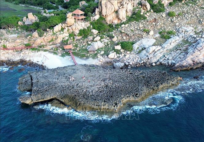 Hang Rai is famous for a fossil reef with a rugged surface that resembles Mars or the Moon. VNA Photo: Nguyễn Thành