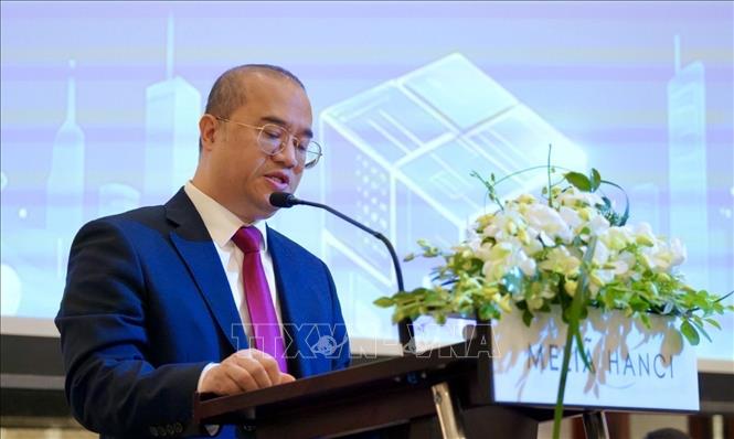 Phó Giáo sư, Tiến sĩ Nguyễn Trúc Lê, Chủ tịch Hội đồng trường, Trường Đại học Kinh tế, Đại học Quốc gia Hà Nội, phát biểu tại Hội thảo. Ảnh: Việt Hà - TTXVN