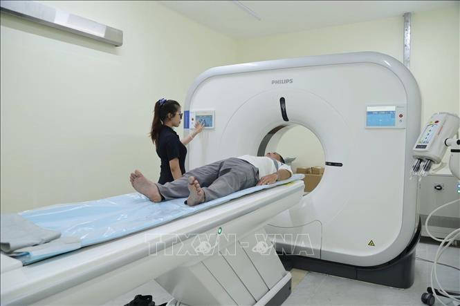 Các trang thiết bị y tế hiện đại được đưa vảo sử dụng góp phần lớn vào việc chăm sóc sức khỏe người dân vùng sâu, vùng xa trên địa bàn tỉnh Cà Mau. Ảnh: Chanh Đa-TTXVN