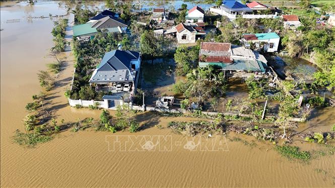 Một khu dân cư tại thôn Hồng Tiến (xã Nghi Xuân) bị ngập. Ảnh: Hữu Quyết - TTXVN 