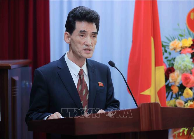 Đại sứ Cộng hòa Dân chủ Nhân dân Triều Tiên tại Việt Nam Ri Sung Guk phát biểu. Ảnh: An Đăng - TTXVN