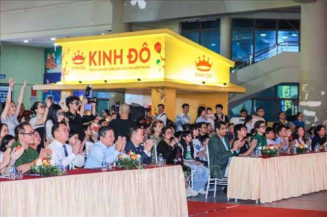 Các đại biểu dự khai mạc “Lễ hội Trung thu năm 2025”. Ảnh: Hoàng Hiếu - TTXVN