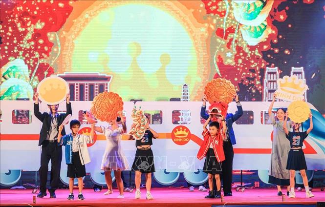 Tiết mục văn nghệ biểu diễn tại chương trình. Ảnh: Hoàng Hiếu - TTXVN
