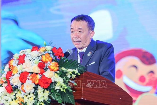 Phó Giám đốc Trung tâm Triển lãm văn hoá nghệ thuật Việt Nam Trần Quang Vinh phát biểu khai mạc. Ảnh: Hoàng Hiếu - TTXVN 