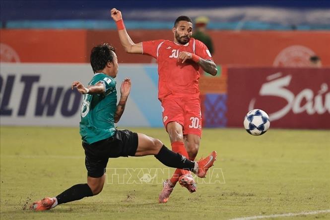 Cầu thủ Alves Rogerio ghi bàn thắng nâng tỷ số lên 2-0 cho CLB Công An Hà Nội. Ảnh: Minh Quyết - TTXVN
