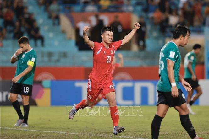 Phan Van Đức ghi bàn thắng ấn định chiến thắng 3-0 cho CLB Công An Hà Nội. Ảnh: Minh Quyết - TTXVN