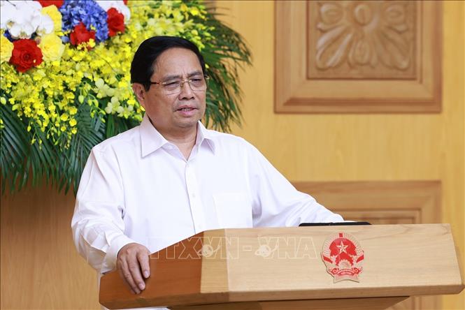 Thủ tướng Phạm Minh Chính chủ trì họp triển khai giải pháp khắc phục hậu quả bão số 10. Ảnh: Dương Giang-TTXVN
