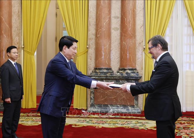Chủ tịch nước Lương Cường tiếp nhận Quốc thư từ Đại sứ Cộng hoà Phần Lan tại Việt Nam Pekka Voutilainen. Ảnh: Lâm Khánh – TTXVN