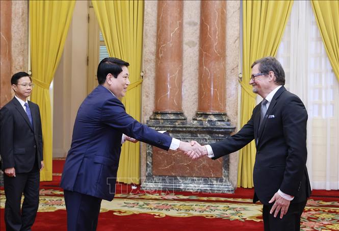 Chủ tịch nước Lương Cường tiếp nhận Quốc thư từ Đại sứ Cộng hoà Phần Lan tại Việt Nam Pekka Voutilainen. Ảnh: Lâm Khánh – TTXVN