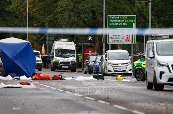 Hiện trường vụ tấn công bằng xe và dao ở Manchester, Anh ngày 3/10/2025. Ảnh: REUTERS/TTXVN