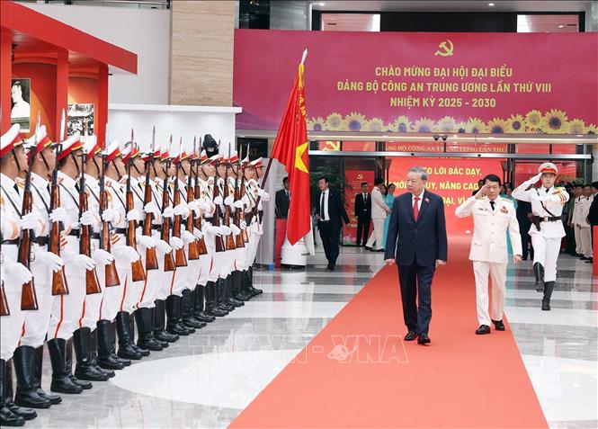 Tổng Bí thư Tô Lâm duyệt Đội danh dự Công an nhân dân. Ảnh: Thống Nhất – TTXVN