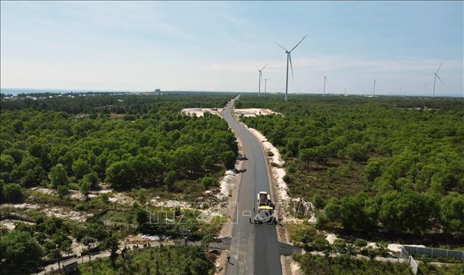 Tuyến đường ven biển Quảng Trị mở ra cơ hội phát triển cho nhiều vùng đất tiềm năng dọc bờ biển. Ảnh: Nguyên Linh-TTXVN