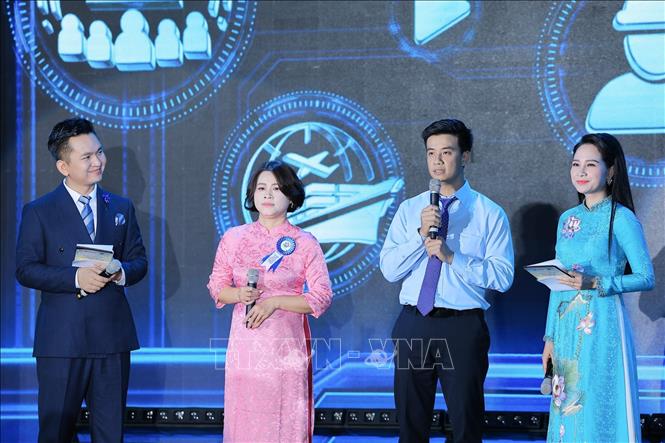 Anh Lê Vĩnh Tâm – Trưởng phòng Lâm nghiệp, Công ty TNHH MTV Lâm nghiệp La Ngà đại diện cho thế hệ trẻ của Vinafor chia sẻ tại buổi lễ. Ảnh: Lê Đông - TTXVN