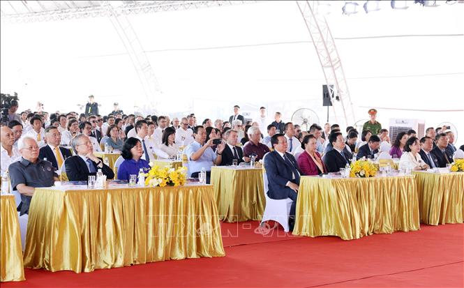 Các đại biểu dự lễ khởi công dự án. Ảnh: Quốc Khánh - TTXVN