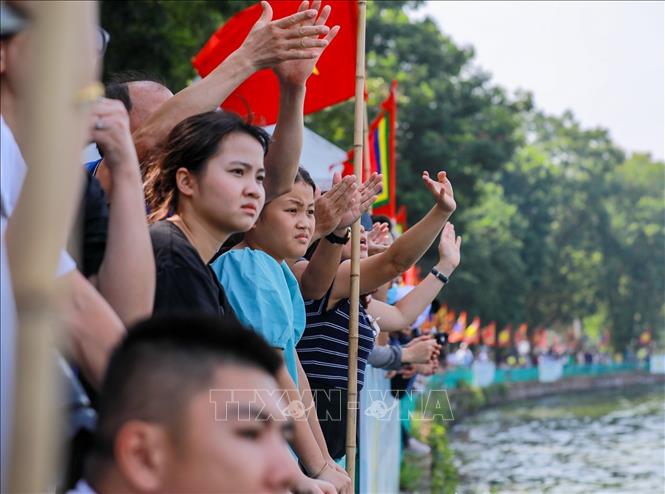 Giải thu hút dự quan tâm của nhiều người dân và du khách. Ảnh: Khánh Hoà - TTXVN