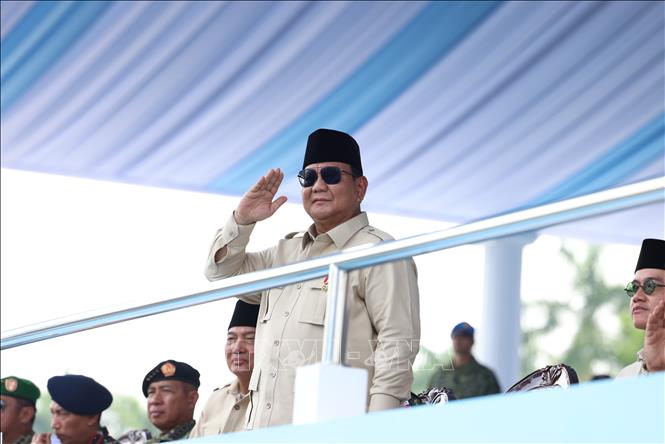 Tổng thống Indonesia Prabowo Subianto chứng kiến diễu binh, diễu hành. Ảnh: Minh Thái - Phóng viên TTXVN tại Indonesia.
