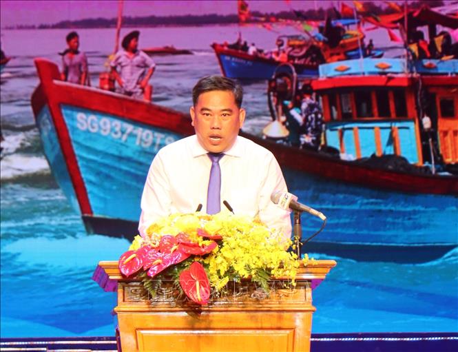 Ông Võ Hữu Thắng, Chủ tịch UBND xã Cần Giờ phát biểu tại buổi lễ. Ảnh: Thu Hương - TTXVN