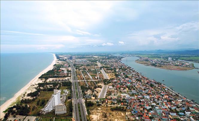 Những năm qua, hệ thống hạ tầng bán đảo Bảo Ninh được đầu tư mạnh mẽ qua hàng loạt dự án như đường Võ Nguyên Giáp, đường ven biển Quảng Trị. Ảnh: Nguyên Linh-TTXVN