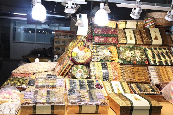 Các set quà Hangwa, một loại bánh bỏng truyền thống thường được dùng trong các dịp lễ Tết. Ảnh: Khánh Vân - TTXVN tại Hàn Quốc