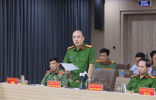 Đại tá Nguyễn Đức Long, Phó Giám đốc Công an thành phố Hà Nội trả lời câu hỏi của phóng viên các cơ quan thông tấn, báo chí. Ảnh: Phạm Kiên - TTXVN