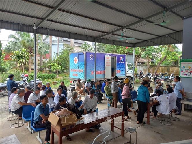 Khám sàng lọc phát hiện bệnh lao tại cộng đồng. Ảnh: Đào An - TTXVN