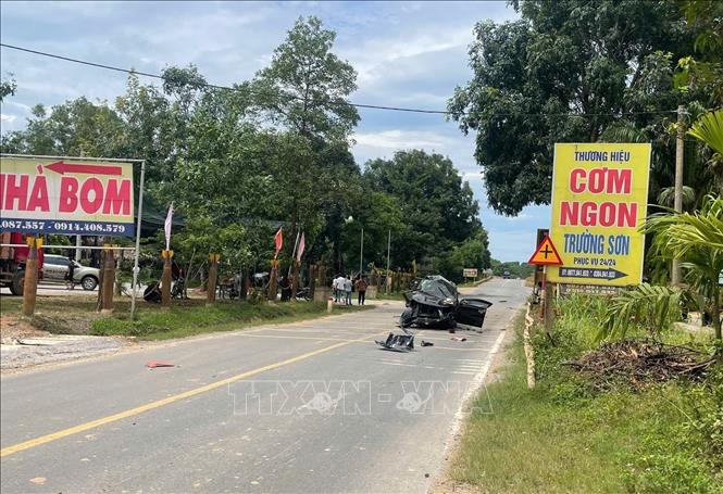 Hiện trường vụ tai nạn khiến 4 người thương vong. Ảnh: TTXVN phát