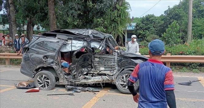 Hiện trường vụ tai nạn khiến 4 người thương vong. Ảnh: TTXVN phát