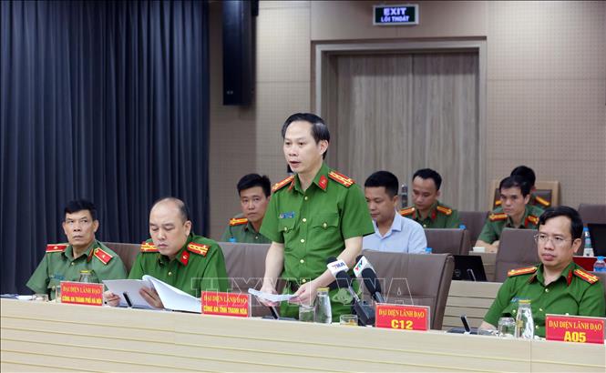 Đại tá Trịnh Văn Giang, Phó Giám đốc Công an tỉnh Thanh Hoá trả lời câu hỏi của phóng viên các cơ quan thông tấn, báo chí. Ảnh: Phạm Kiên - TTXVN