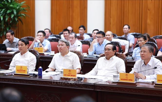 Đại diện các bộ và địa phương tham dự cuộc họp tháo gỡ khó khăn, vướng mắc cho các dự án dự án tồn đọng. Ảnh: Dương Giang-TTXVN
