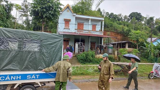 Ngay sau khi phát hiện sự cố, Ban Chỉ huy Phòng thủ dân sự xã Na Rì đã nhanh chóng vào cuộc triển khai các biện pháp ứng phó khẩn cấp. Ảnh TTXVN phát