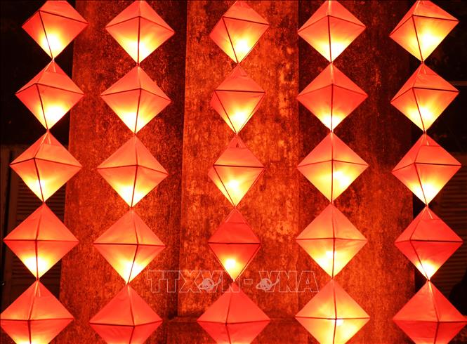 Vibrant lanterns illuminating the 2025 Hue Imperial Mid-Autumn Festival Program. Photo: Nguyen Ly - VNA