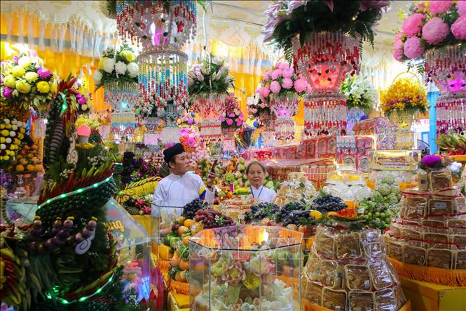 Những quả phẩm độc đáo được trưng bày tại Đại lễ Hội yến Diêu Trì Cung. Ảnh: Giang Phương - TTXVN