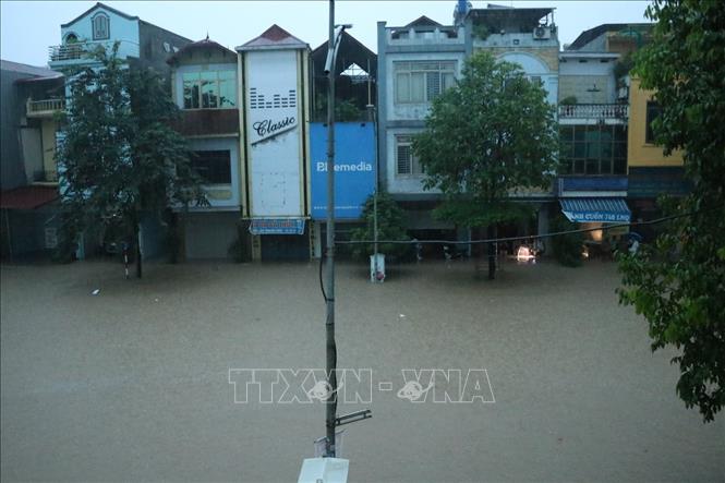 Mưa lớn gây ngập lụt tại phường Phan Đình Phùng, tỉnh Thái Nguyên. Ảnh: Quân Trang- TTXVN