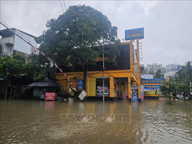 Nước ngập tại Đường Quang Trung, phường Phan Đình Phùng, tỉnh Thái Nguyên. Ảnh: Thảo Nguyên-TTXVN