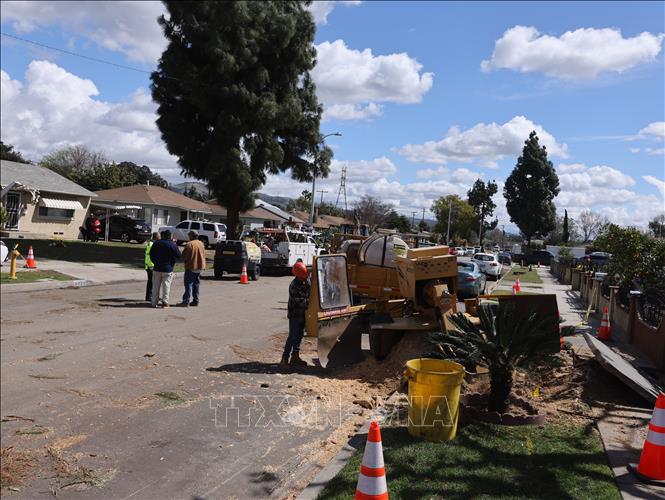 (Tư liệu) Cảnh tán phá do lốc xoáy tại Pico Rivera, Los Angeles, California, Mỹ. Ảnh: THX/TTXVN