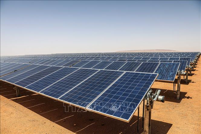 Công viên điện Mặt Trời Benban tại Aswan, Ai Cập. Ảnh: THX/TTXVN