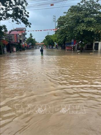 Nhiều nơi thuộc thôn Hoàng Hoa Thám, xã Yên Thế bị ngập sâu trong nước lũ. Ảnh: TTXVN phát