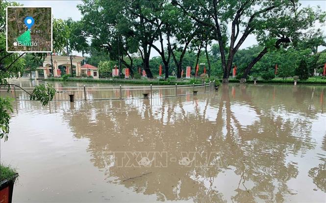 Nhiều nơi thuộc thôn Hoàng Hoa Thám, xã Yên Thế bị ngập sâu trong nước lũ. Ảnh: TTXVN phát