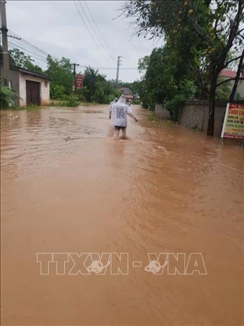 Nhiều nơi thuộc thôn Hoàng Hoa Thám, xã Yên Thế bị ngập sâu trong nước lũ. Ảnh: TTXVN phát
