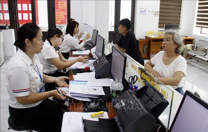 Tỷ lệ giải quyết hồ sơ tại các Trung tâm phục vụ hành chính công đúng và trước hạn đạt từ 92% trở lên. Ảnh: Đồng Thúy-TTXVN