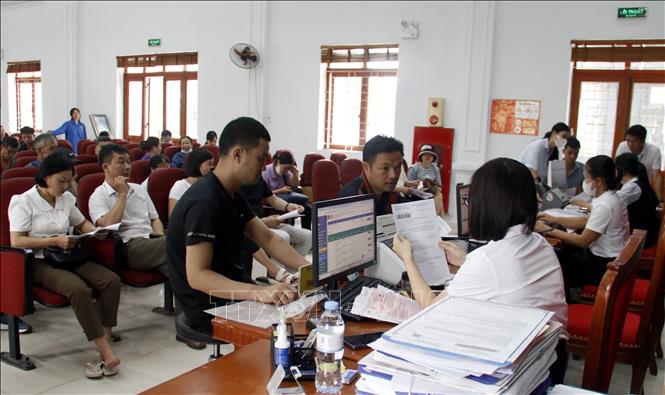 Tỷ lệ giải quyết hồ sơ tại các Trung tâm phục vụ hành chính công đúng và trước hạn đạt từ 92% trở lên. Ảnh: Đồng Thúy-TTXVN