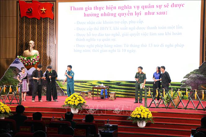 Các tiểu phẩm pháp luật được sân khấu hoá. Ảnh: Phan Quân - TTXVN