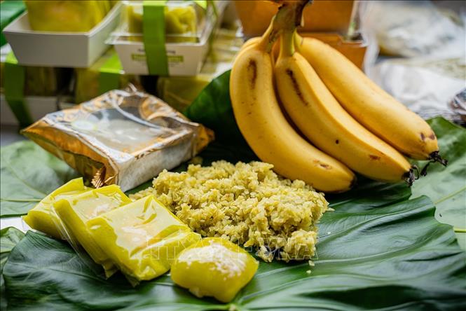 Cốm là thức quà không thể thiếu của mùa Thu Hà Nội. Ảnh: Khánh Hoà – TTXVN 