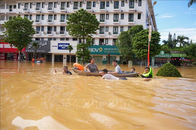 Ngập lụt trên tuyến đường Hoàng Văn Thụ, phường Phan Đình Phùng, tỉnh Thái Nguyên. Ảnh: Phạm Tuấn Anh-TTXVN