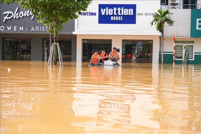 Ngập lụt trên tuyến đường Hoàng Văn Thụ, phường Phan Đình Phùng, tỉnh Thái Nguyên. Ảnh: Phạm Tuấn Anh-TTXVN