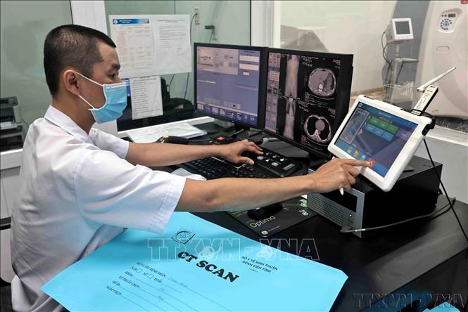Ngành y tế tỉnh Ninh Thuận đang đẩy mạnh ứng dụng công nghệ thông tin, công nghệ số trong hầu hết các hoạt động, dịch vụ của ngành nhằm nâng cao chất lượng khám chữa bệnh cho nhân dân (4/2025). Ảnh: Minh Quyết – TTXVN