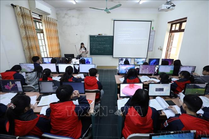 Giờ Tin học tại phòng máy của Trường THPT Dân tộc nội trú tỉnh Lạng Sơn. Ảnh: Anh Tuấn – TTXVN