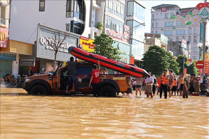 Lực lượng cứu trợ từ khắp mọi nơi tập trung về Thái Nguyên. Ảnh: Phạm Tuấn Anh - TTXVN